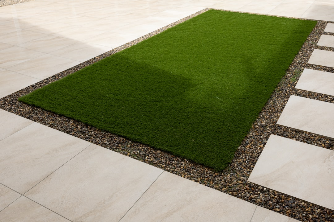 Artificial Grass and Dog Waste: Keeping Your Turf Clean and Odor-Free